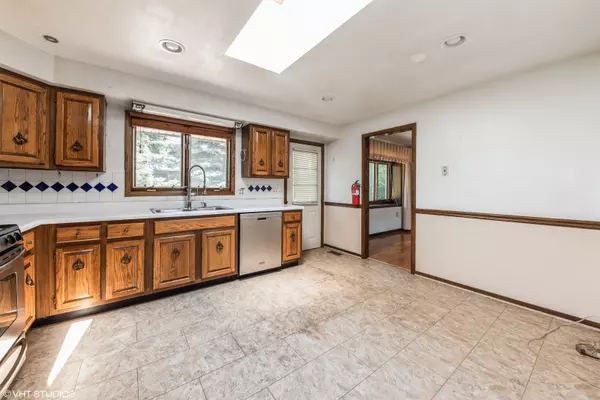 Schaumburg, IL 60173,211 WOBURN LN