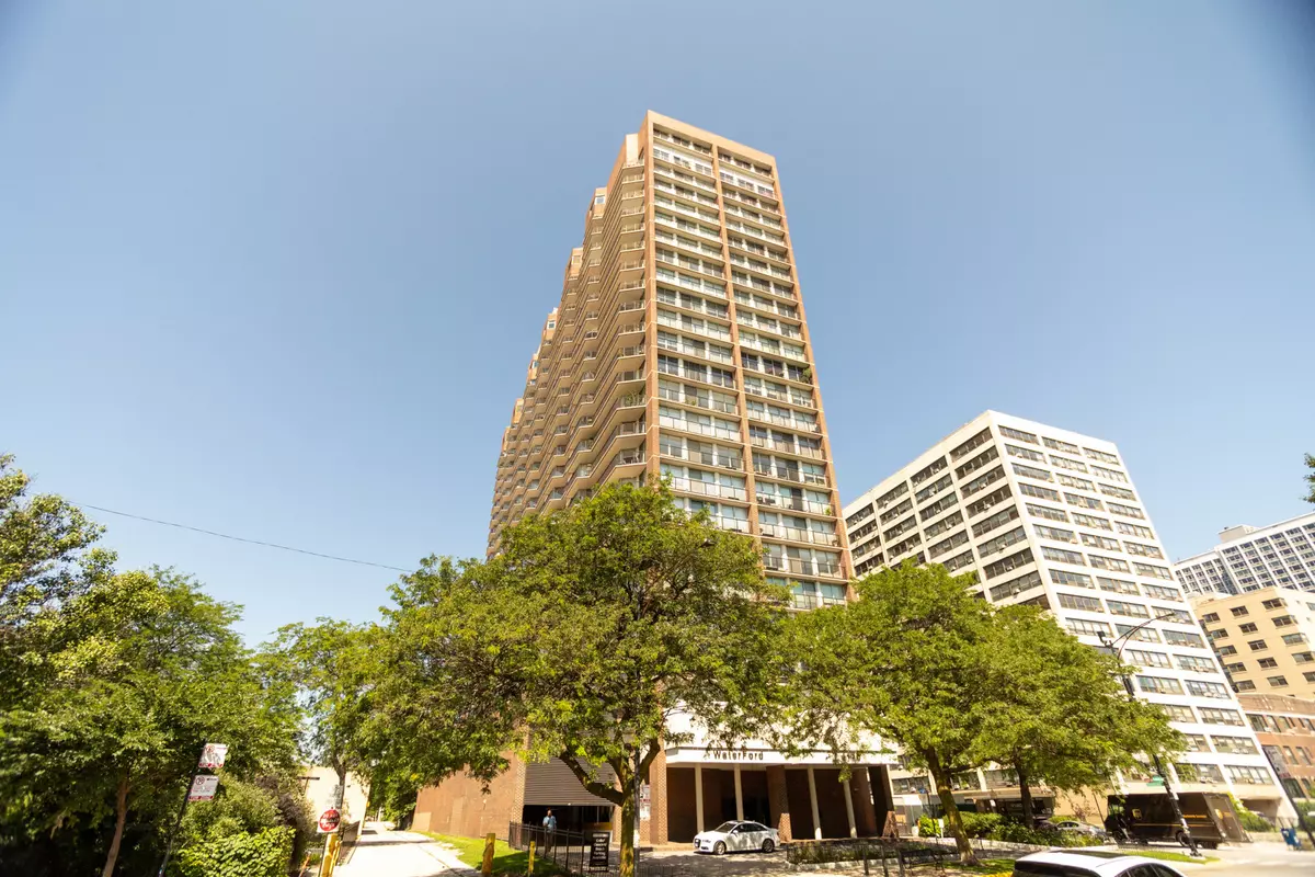 Chicago, IL 60613,4170 N Marine DR #17M