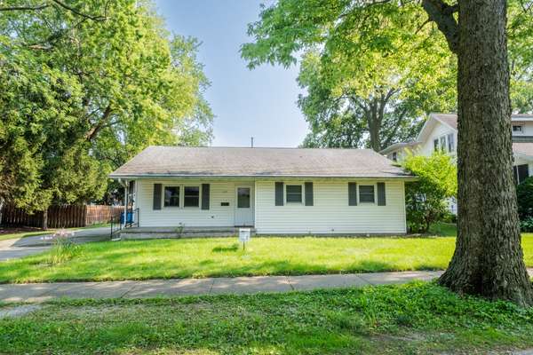 655 E Meyer ST, Monticello, IL 61856