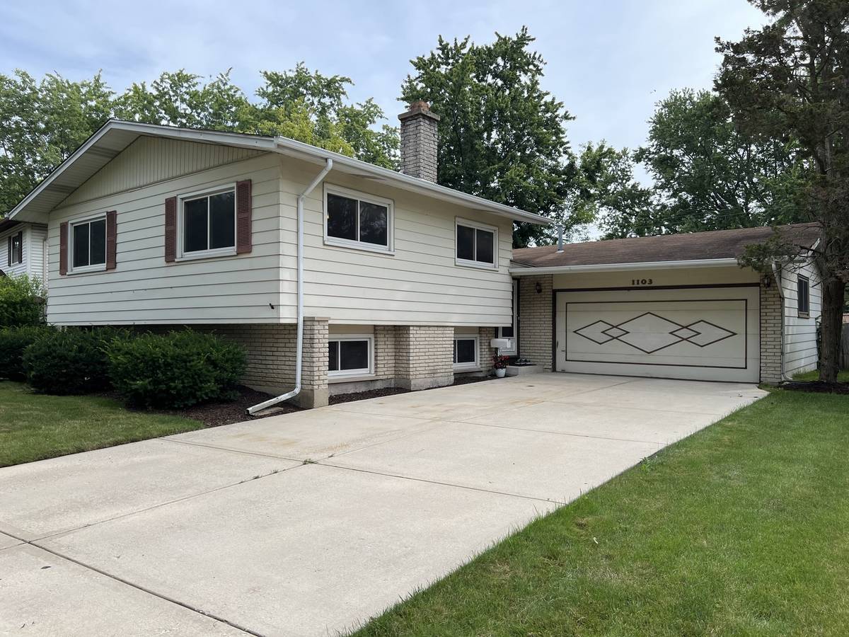 Mount Prospect, IL 60056,1103 N Hemlock LN