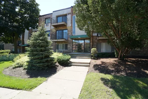 1455 N Winslowe DR #201,  Palatine,  IL 60074