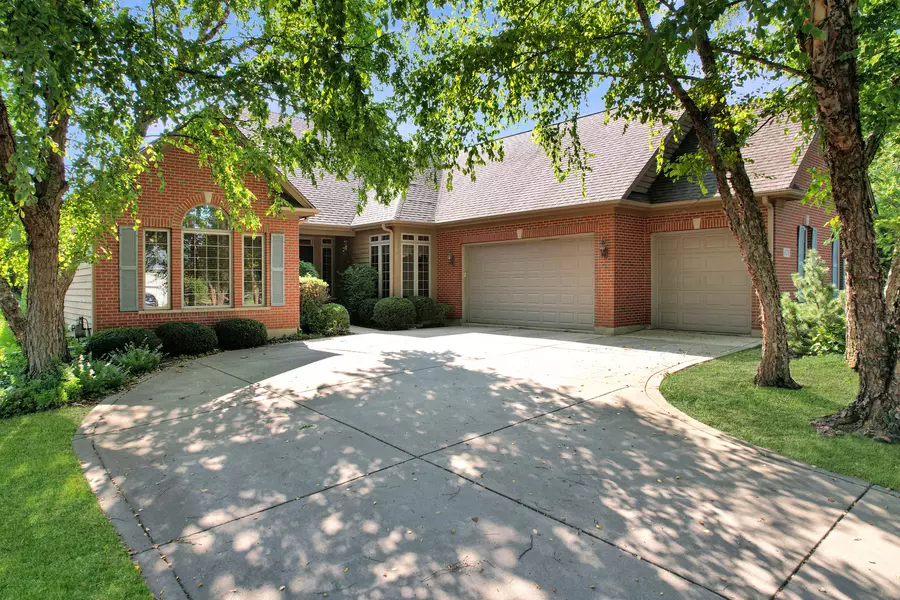 976 Black Walnut DR, Sugar Grove, IL 60554