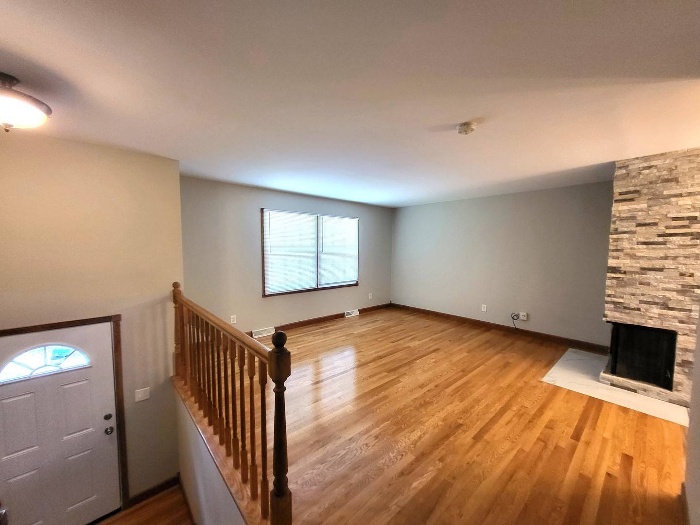 Grayslake, IL 60030,18099 W Valley DR