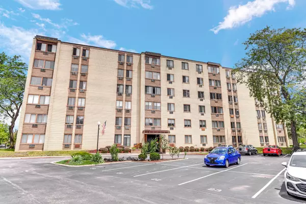 9725 S Karlov AVE #502, Oak Lawn, IL 60453