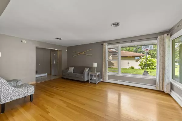 Palos Heights, IL 60463,6905 W Linden DR
