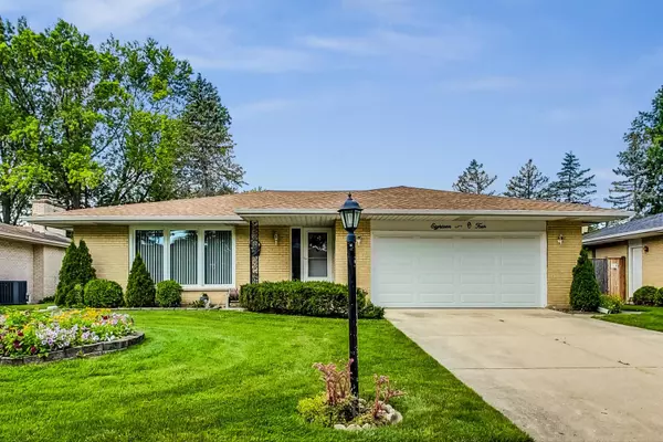 Mount Prospect, IL 60056,1804 N Aspen DR