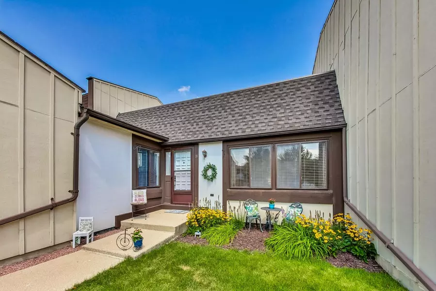 8 CHERRYWOOD CT, Indian Head Park, IL 60525