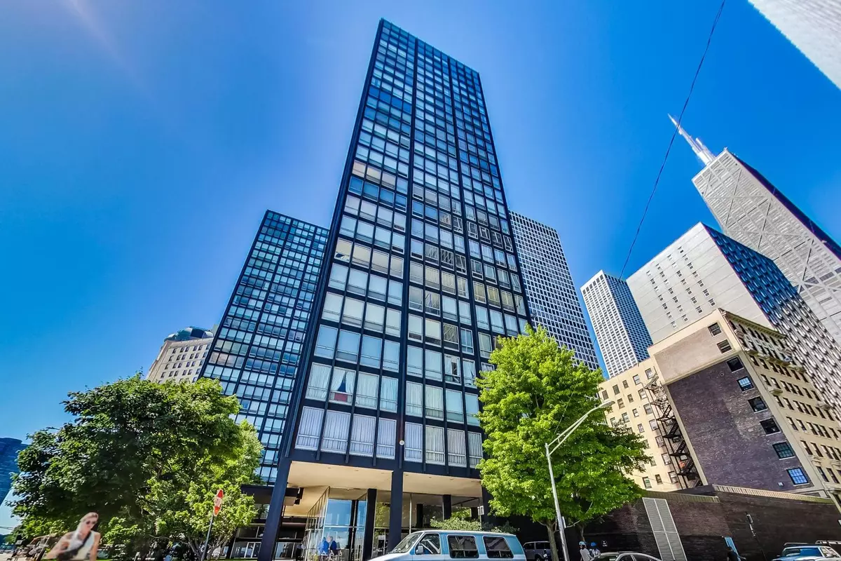 Chicago, IL 60611,880 N Lake Shore DR #3A