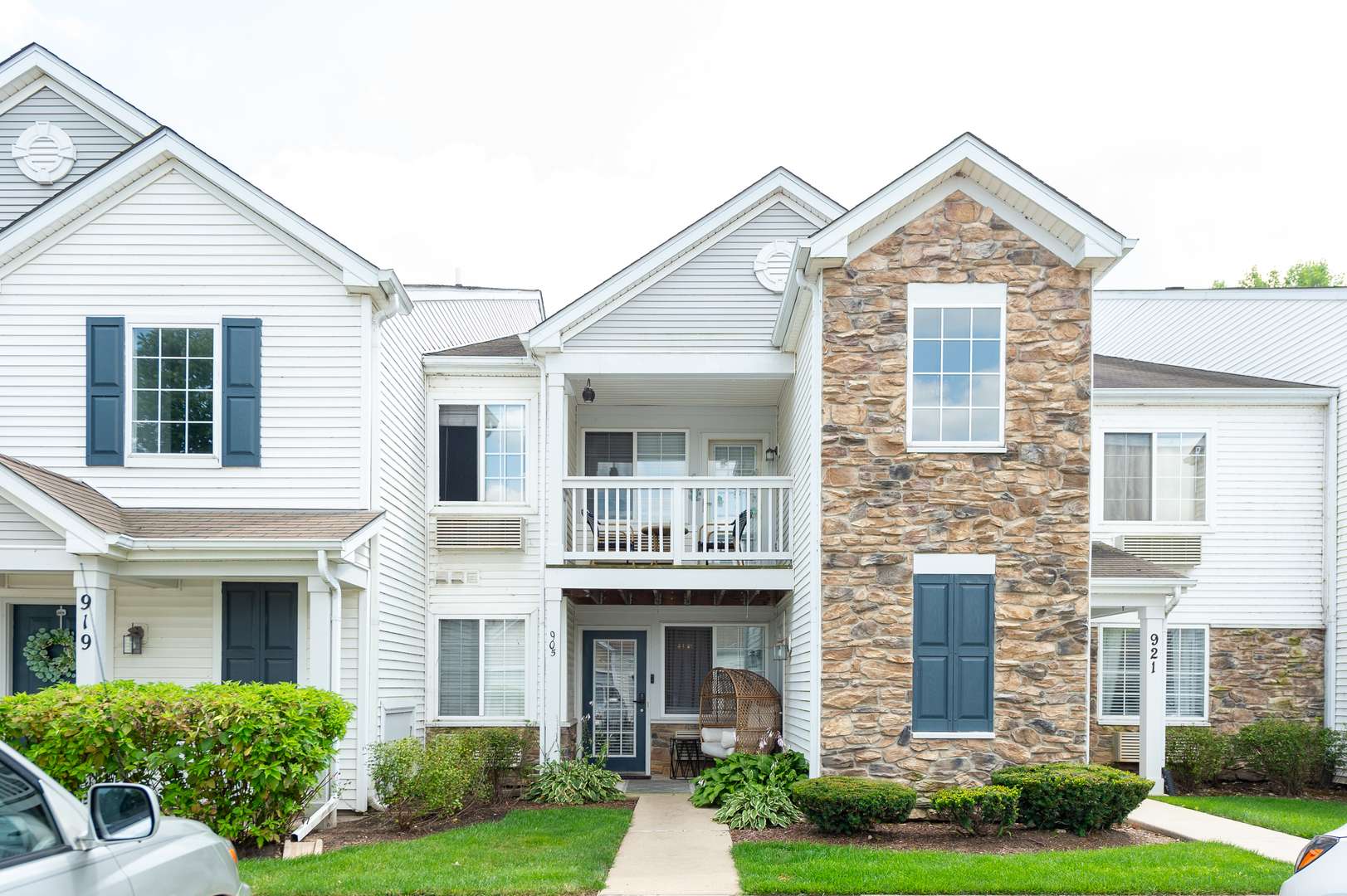 905 SILVERSTONE DR #905, Carpentersville, IL 60110