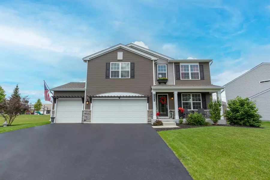 1444 Summit LN, Pingree Grove, IL 60140