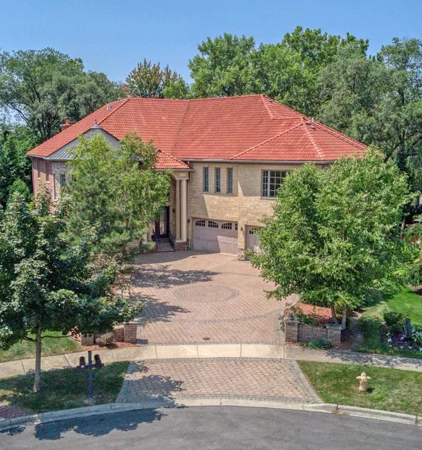 13 Vennard CT, Lombard, IL 60148