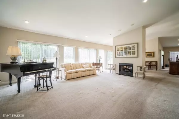 Deerfield, IL 60015,488 Taupo LN