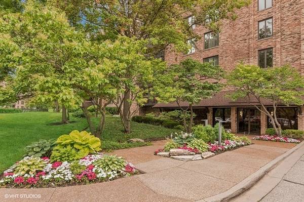 3900 Mission Hills RD #105, Northbrook, IL 60062