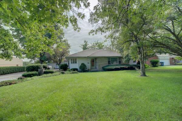 622 S Belmont AVE, Watseka, IL 60970