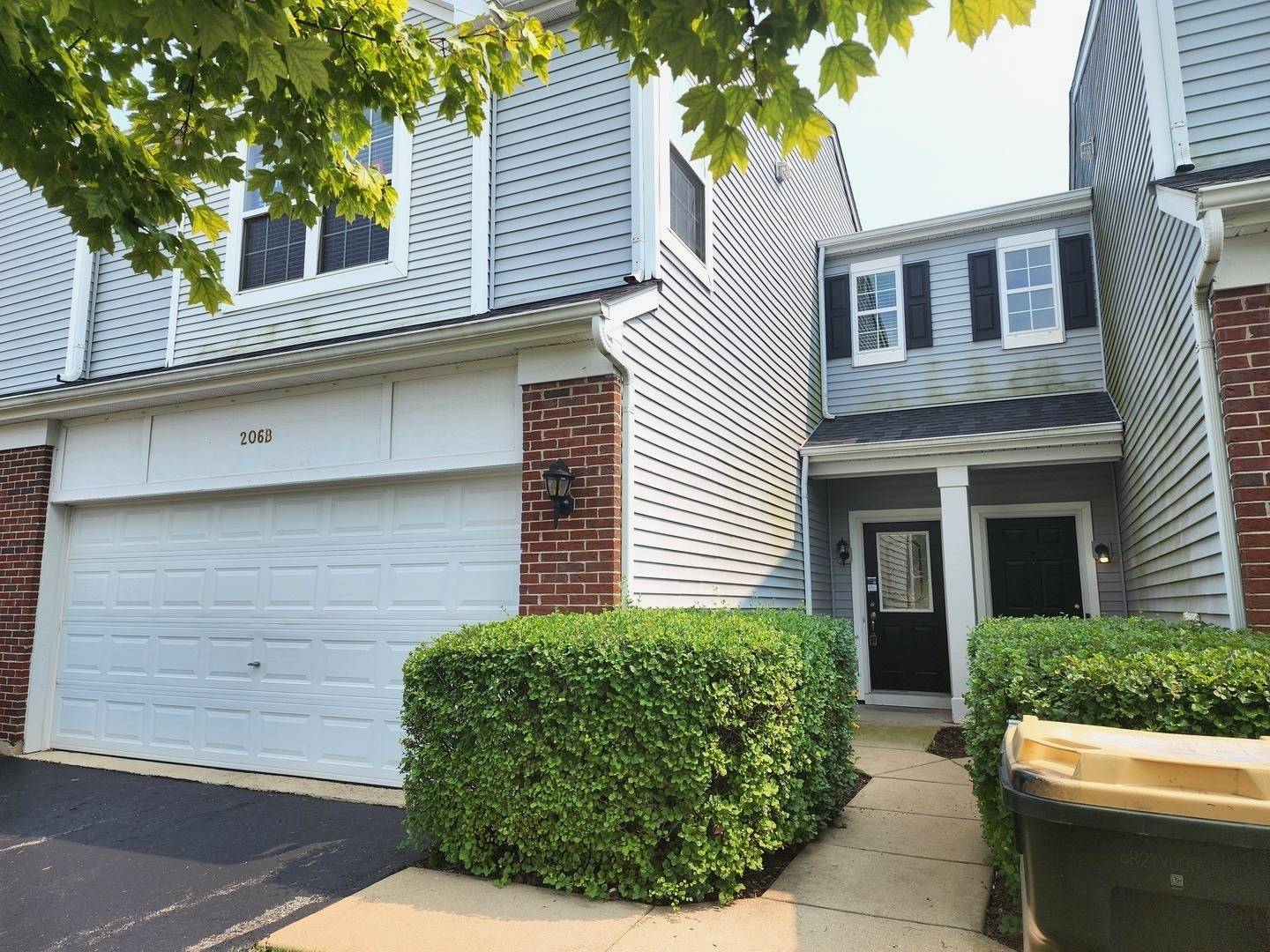 Yorkville, IL 60560,206 Barrett DR #B