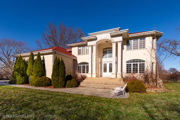 2113 Elgin RD, Barrington Hills, IL 60010
