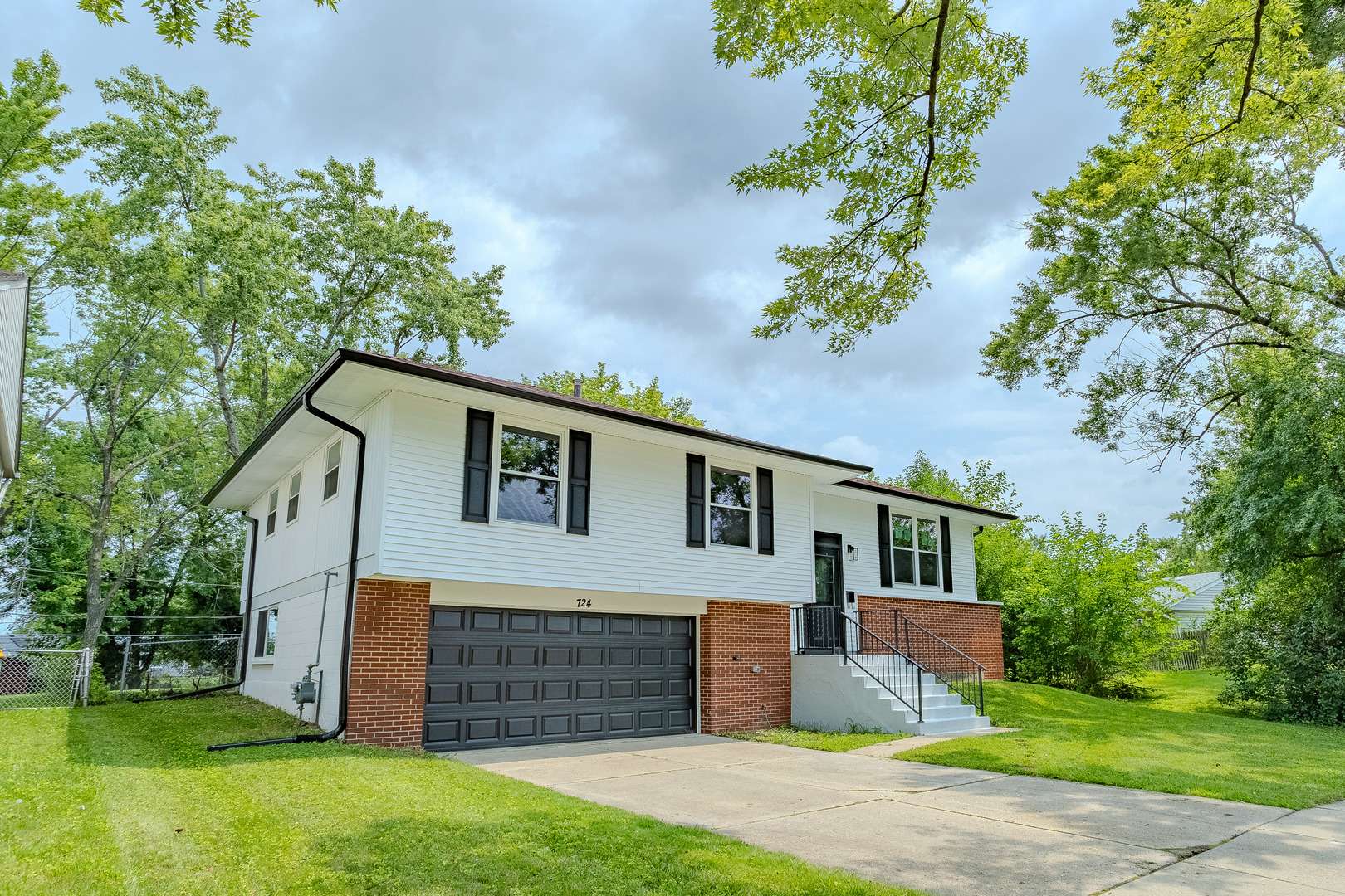 724 Suffolk PL, Streamwood, IL 60107