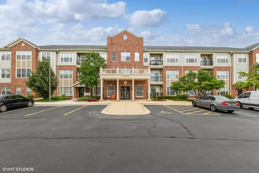 12950 Meadow View CT #305, Huntley, IL 60142