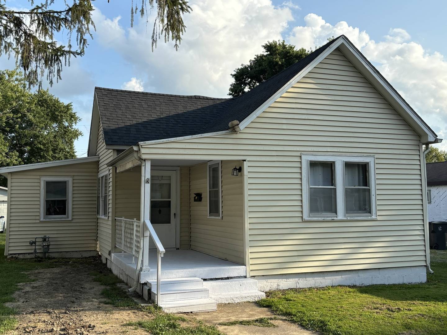 307 E Wilson ST, Villa Grove, IL 61956