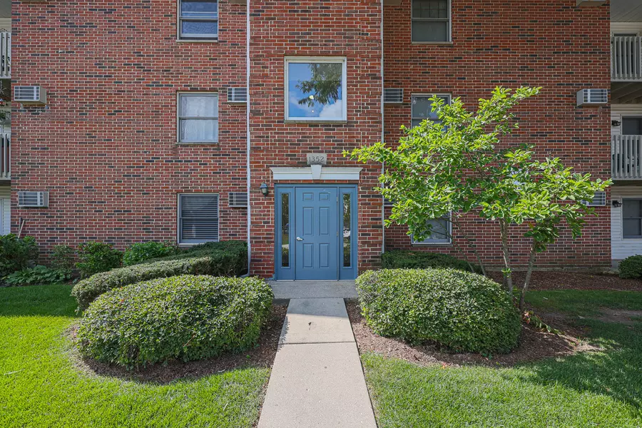 1352 Cunat CT #2A, Lake In The Hills, IL 60156