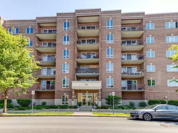 1349 E Washington ST #307A, Des Plaines, IL 60016