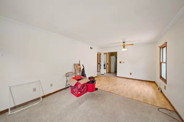 Mchenry, IL 60051,2612 Midoak LN