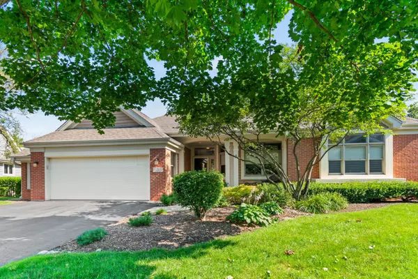 3 Medinah CT, Lake In The Hills, IL 60156