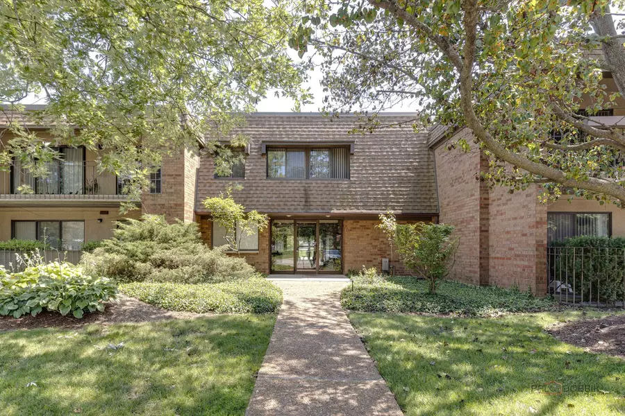 110 Old Oak DR #236, Buffalo Grove, IL 60089