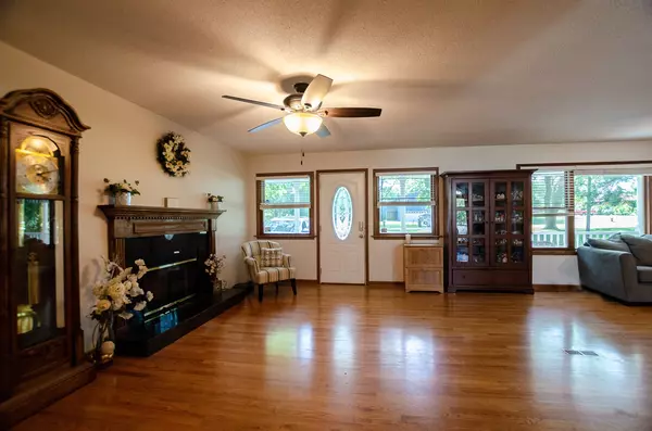 Warrenville, IL 60555,2S411 Riverside AVE