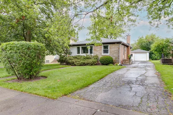 Highland Park, IL 60035,569 Sumac RD