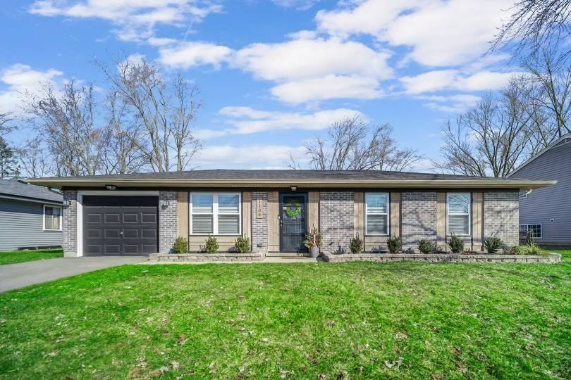 1106 Sebring DR, Elgin, IL 60120