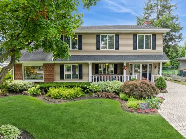 1815 E Lilac TER, Arlington Heights, IL 60004