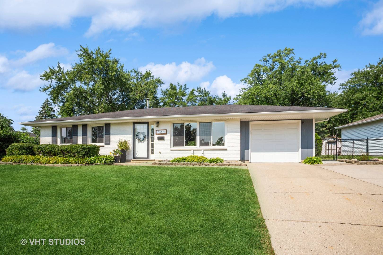 320 N Salem DR, Schaumburg, IL 60194