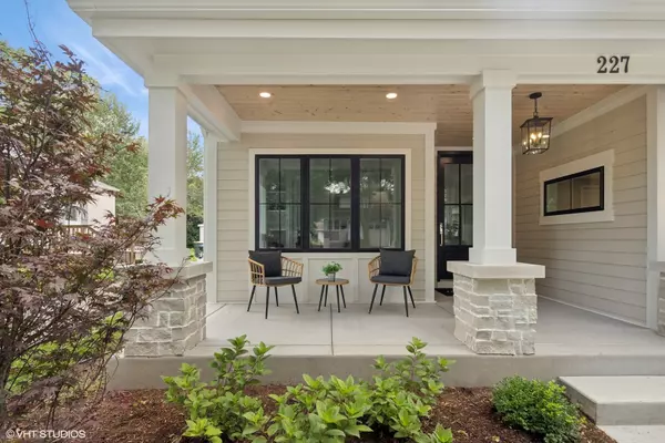 Arlington Heights, IL 60005,227 S Mitchell AVE