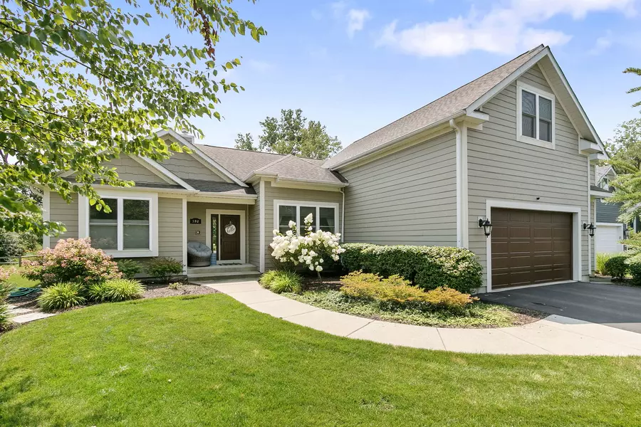 592 Quassey AVE, Lake Bluff, IL 60044