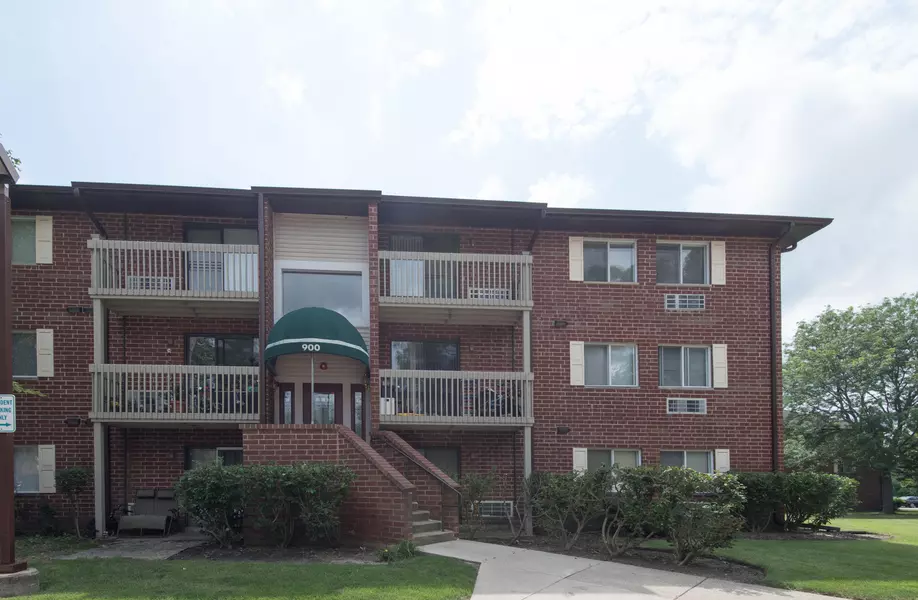 900 N Lakeside DR #3C, Vernon Hills, IL 60061