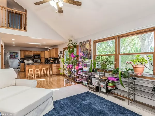 Third Lake, IL 60030,211 Mainsail DR