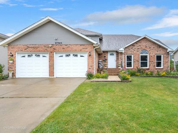 27W340 Victoria LN, Winfield, IL 60190