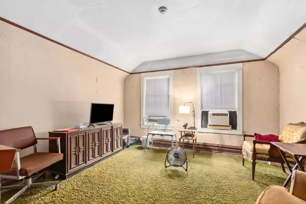 Chicago, IL 60639,4316 W Wrightwood AVE