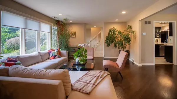 3755 Charles DR Northbrook, IL 60062