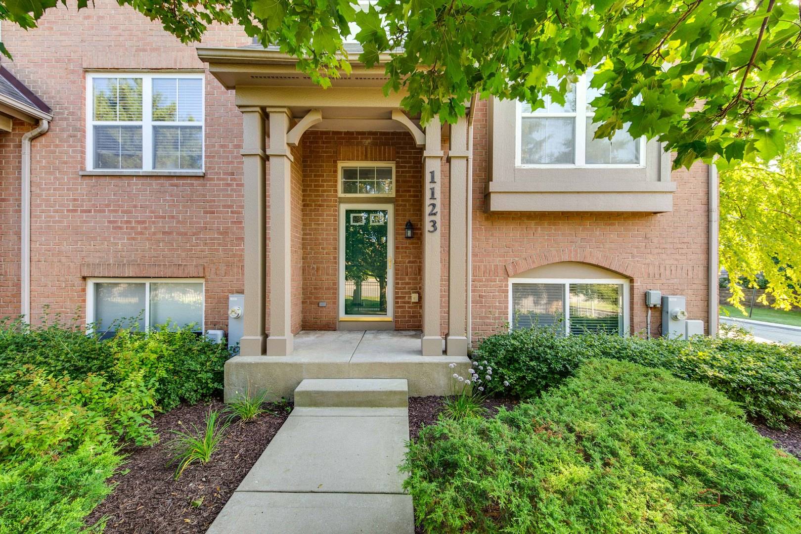 Palatine, IL 60074,1123 N Claremont DR