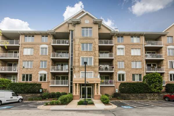 1761 Pavilion WAY #402,  Park Ridge,  IL 60068