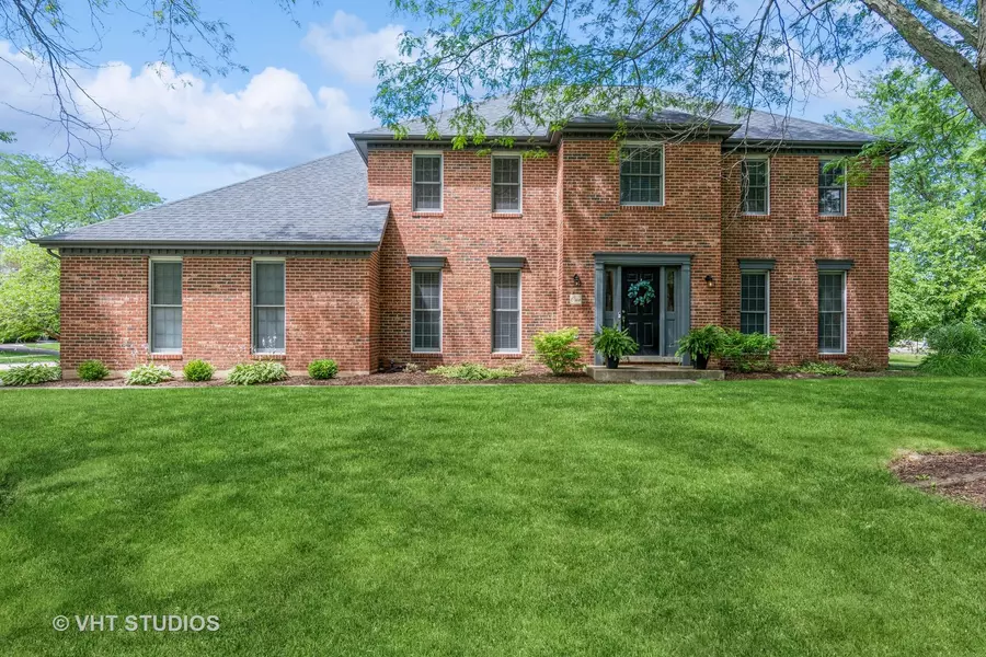 1 Briargate CIR, Sugar Grove, IL 60554