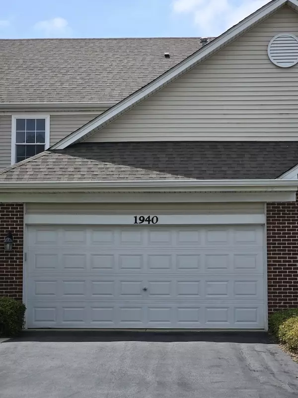 1940 Golden Gate LN, Naperville, IL 60563
