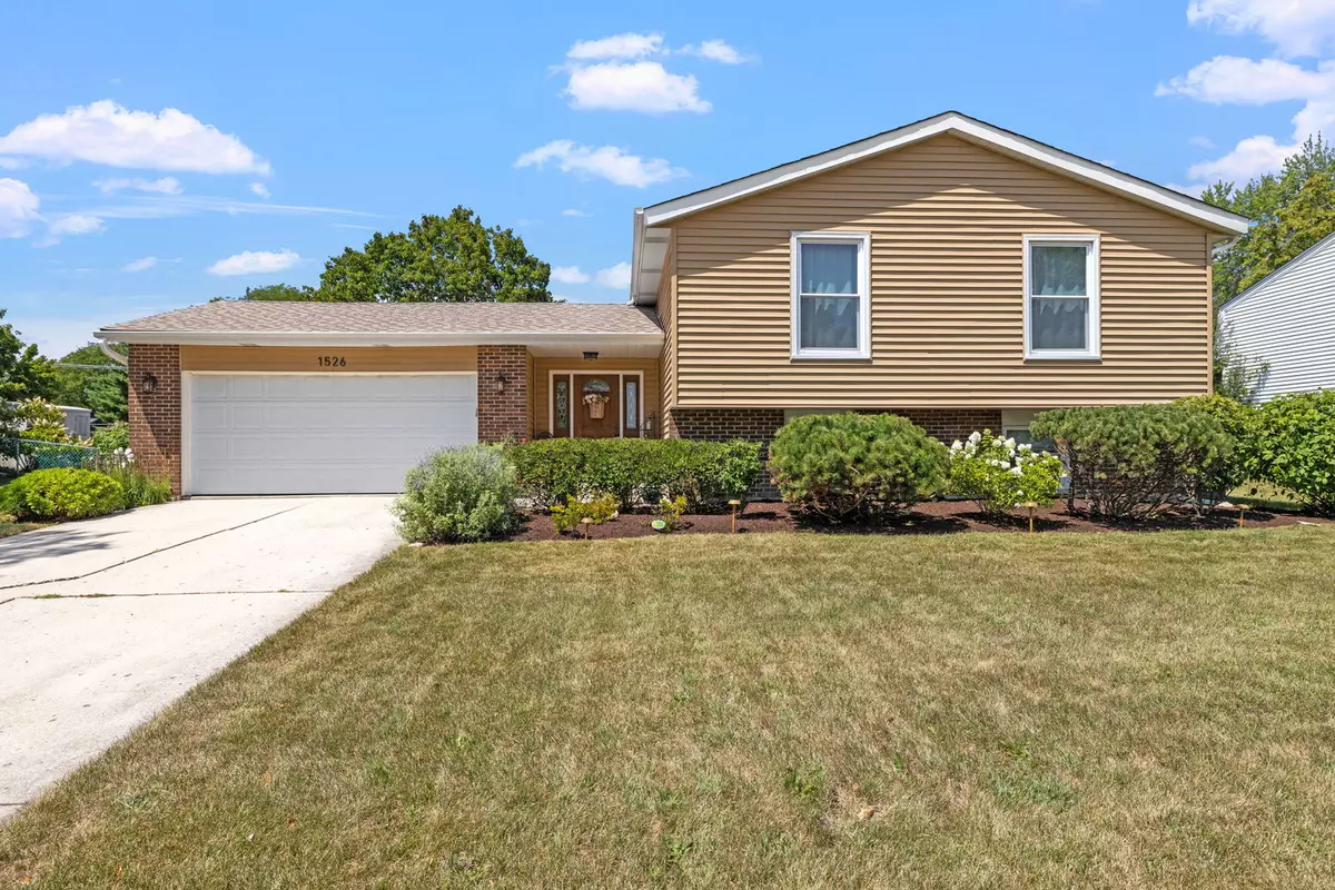 Wheaton, IL 60189,1526 Pembroke LN