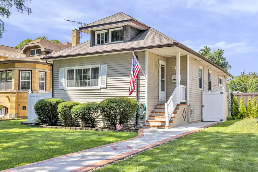 2132 N Nordica AVE, Chicago, IL 60707