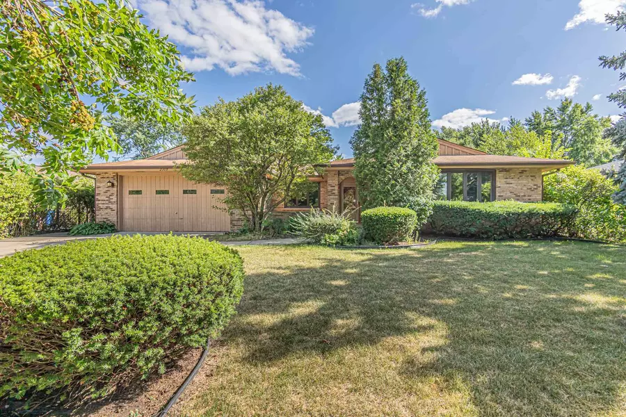 2309 W Weathersfield WAY, Schaumburg, IL 60193