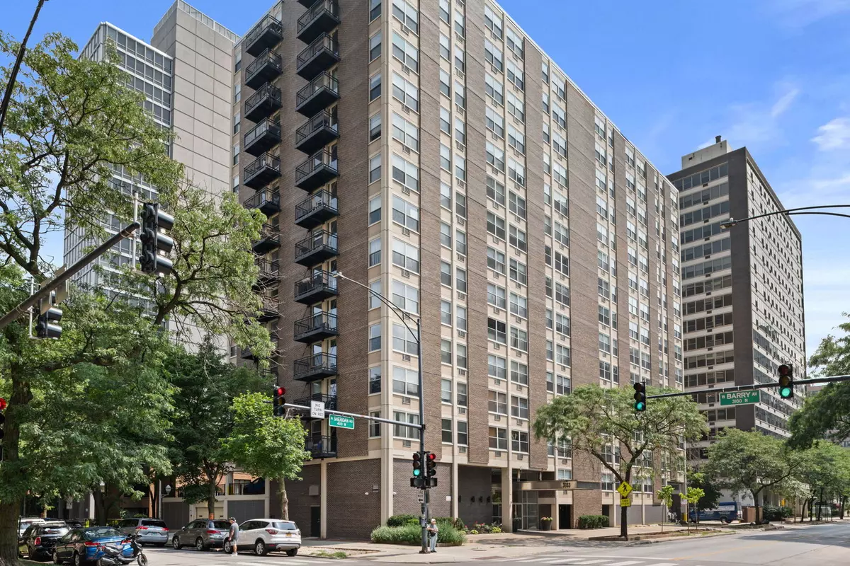 Chicago, IL 60657,3033 N Sheridan RD #308