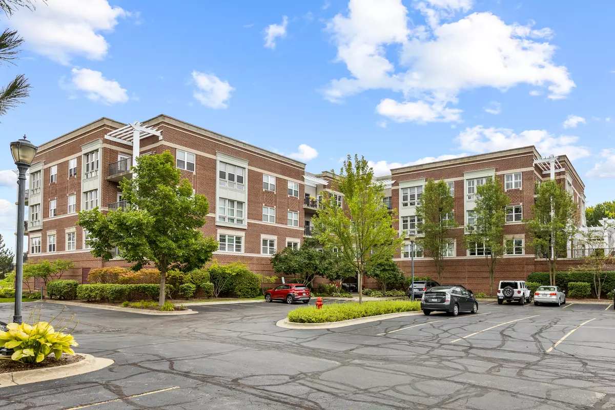 Libertyville, IL 60048,310 E Church ST #203
