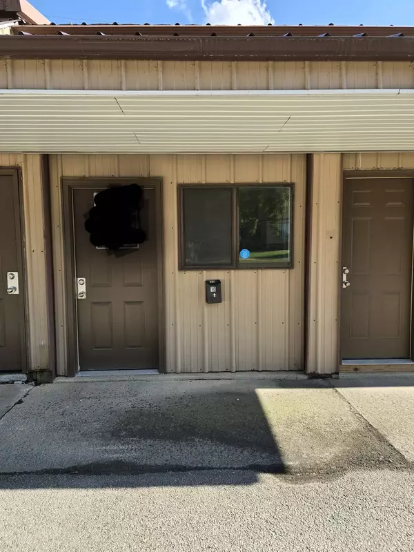 300 E Main ST #10, Plano, IL 60545